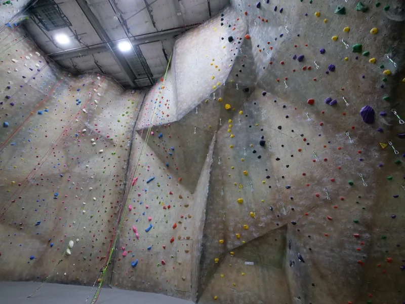 rock climbing wall at bay club portland lake oswego